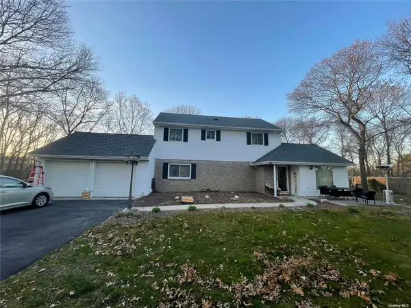 1 Revlon Court, Holtsville, NY 11742