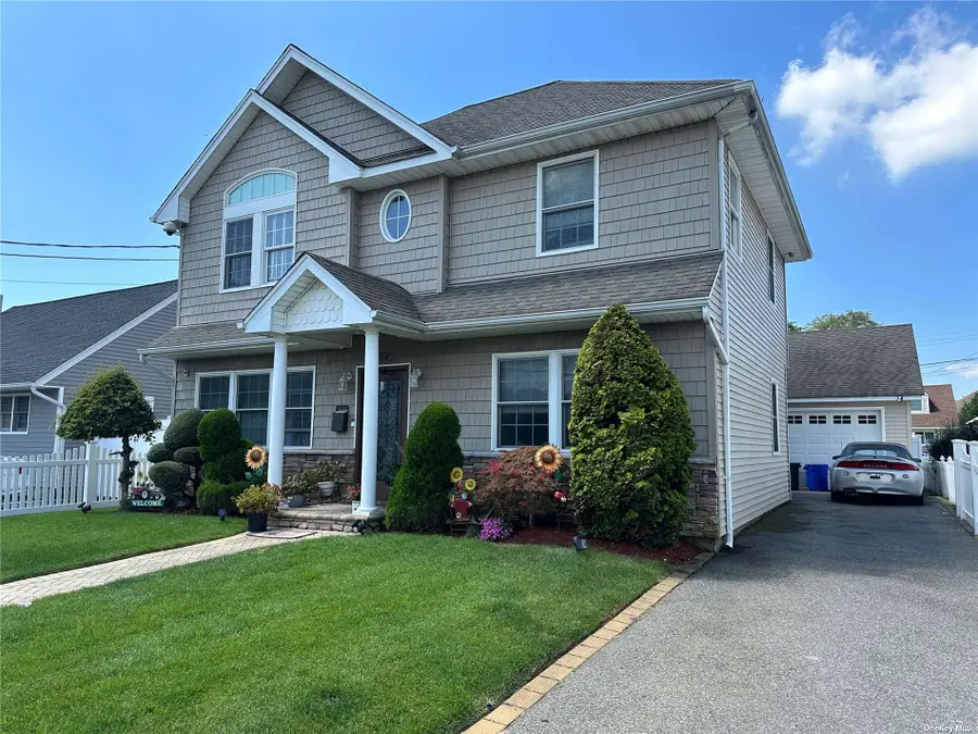 732 Sunrise Avenue, Bellmore, NY 11710 - #2