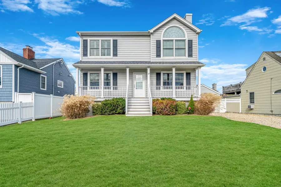 17 Cape, Amity Harbor, NY 11701 - Image #3