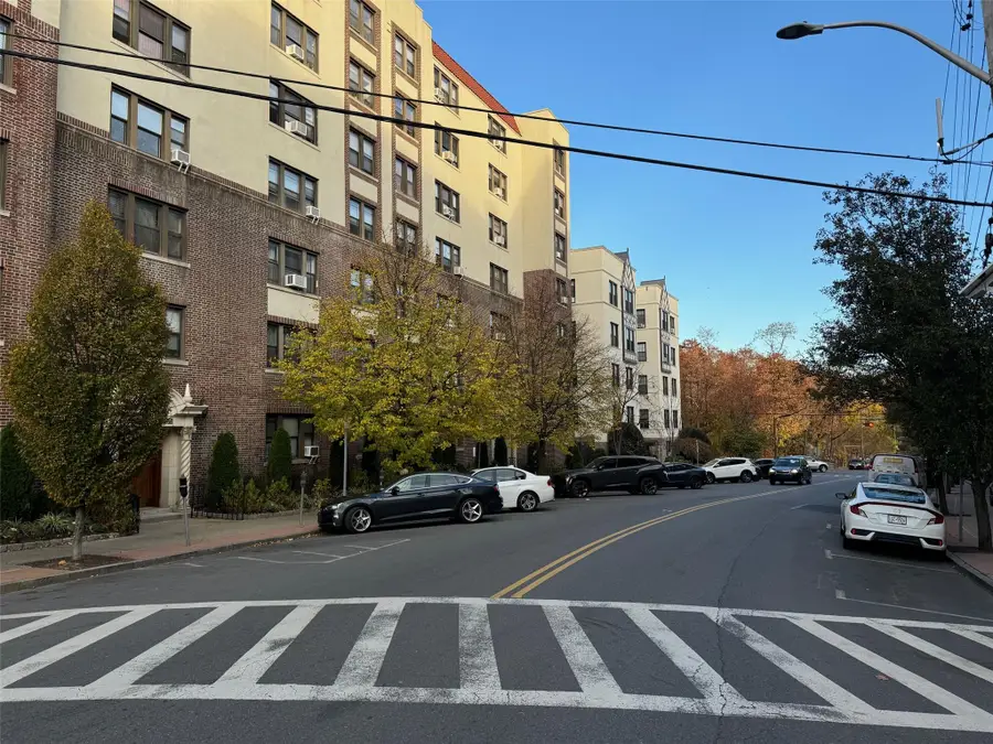 42 Pondfield Road W #6C, Bronxville, NY 10708 - Image #2