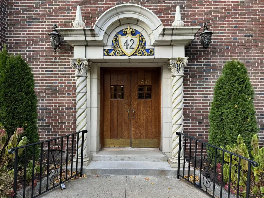 42 Pondfield Road W #6C, Bronxville, NY 10708 - Image #3