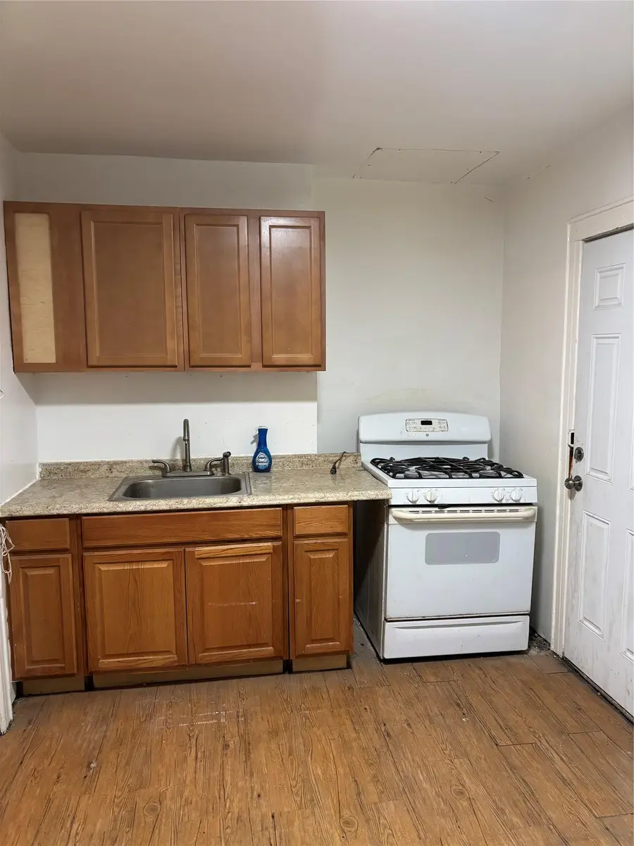 855 E 215 Street, Bronx, NY 10467 - Image #3