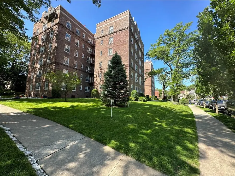 17506 Devonshire Boulevard #4C, Jamaica, NY 11432 - Image #2