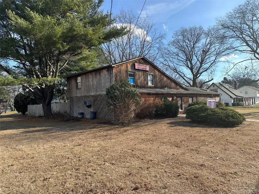 981 Old Town, Coram, NY 11727 - Image #2