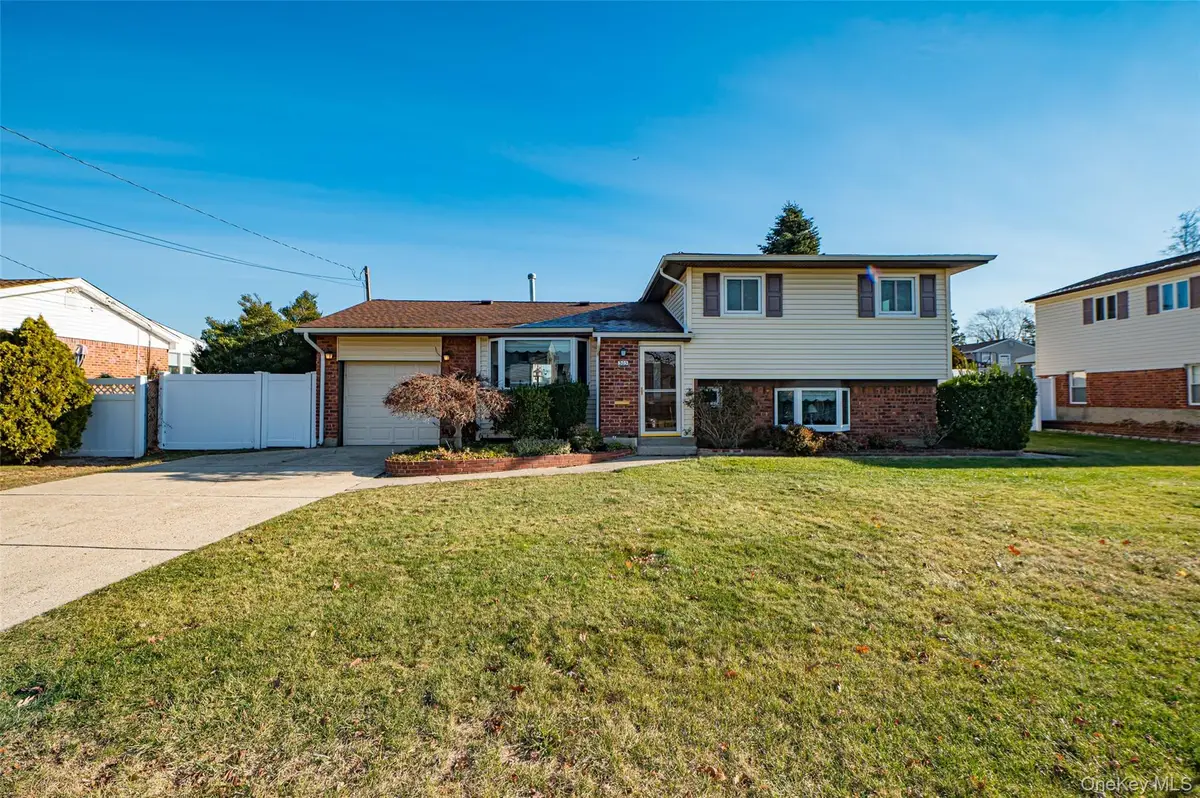 305 West 20th Street, Deer Park, NY 11729 - Image #1