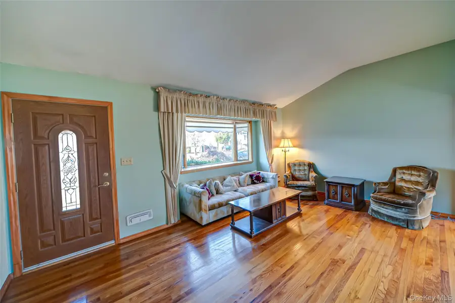 305 West 20th Street, Deer Park, NY 11729 - Image #2