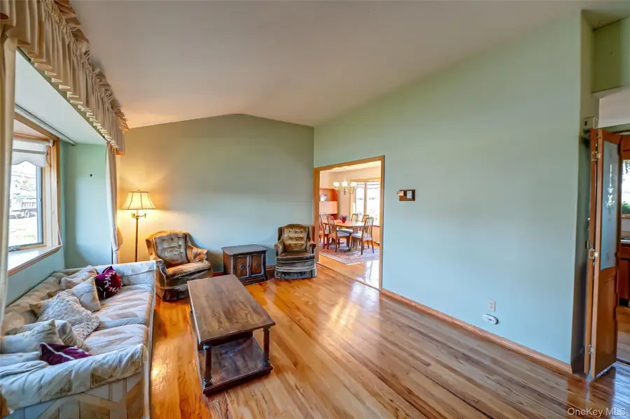 305 West 20th Street, Deer Park, NY 11729 - Image #3