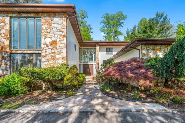 45 Bristol Drive, Manhasset, NY 11030