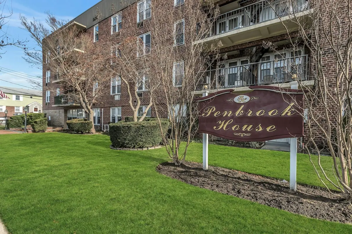 60 Hempstead Avenue #1K, Lynbrook, NY 11563 - Image #1