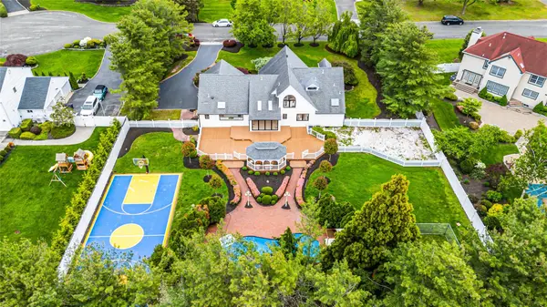 4 Miller Farms Court, Miller Place, NY 11764