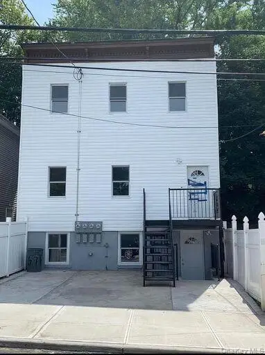 88 Taft Avenue, Staten Island, NY 10301