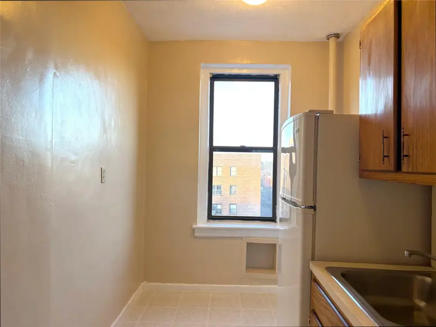 531 E Lincoln Avenue #6N, Mount Vernon, NY 10552 - Image #3