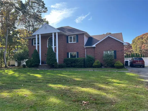 4 Cotton Tail Court, Shirley, NY 11967