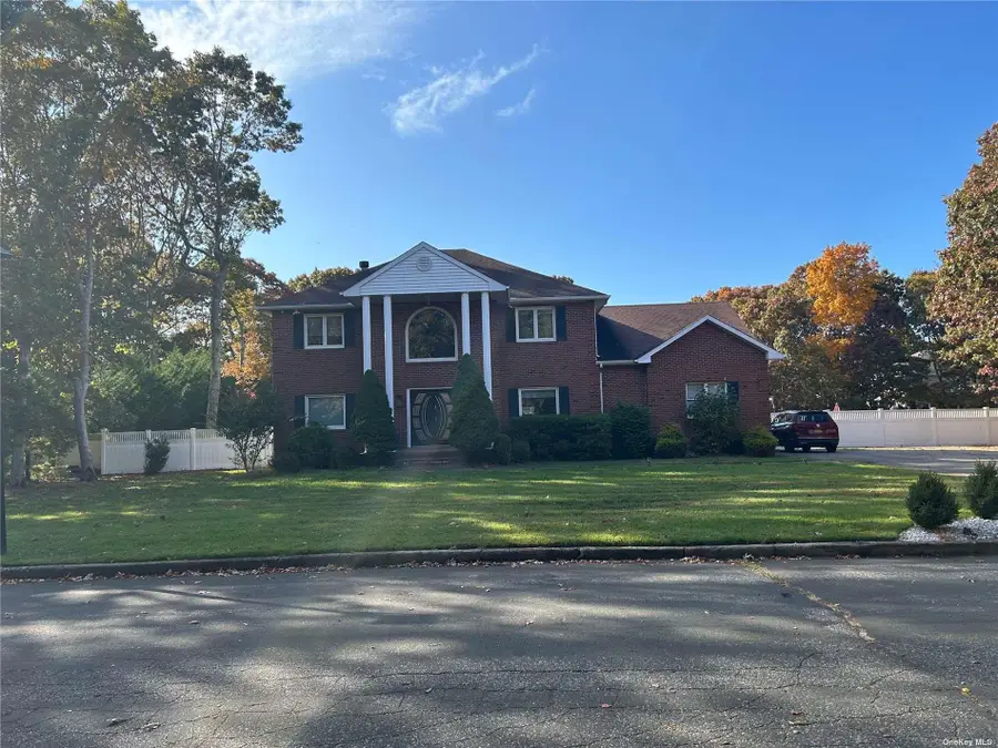 4 Cotton Tail Court, Shirley, NY 11967 - Image #2