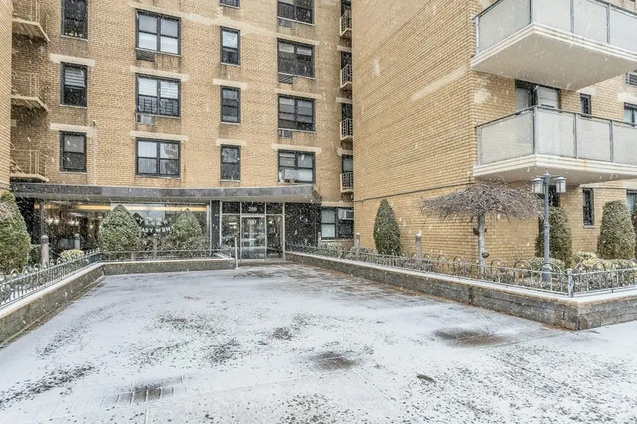 200 Corbin Place #3R, Brooklyn, NY 11235 - Image #2