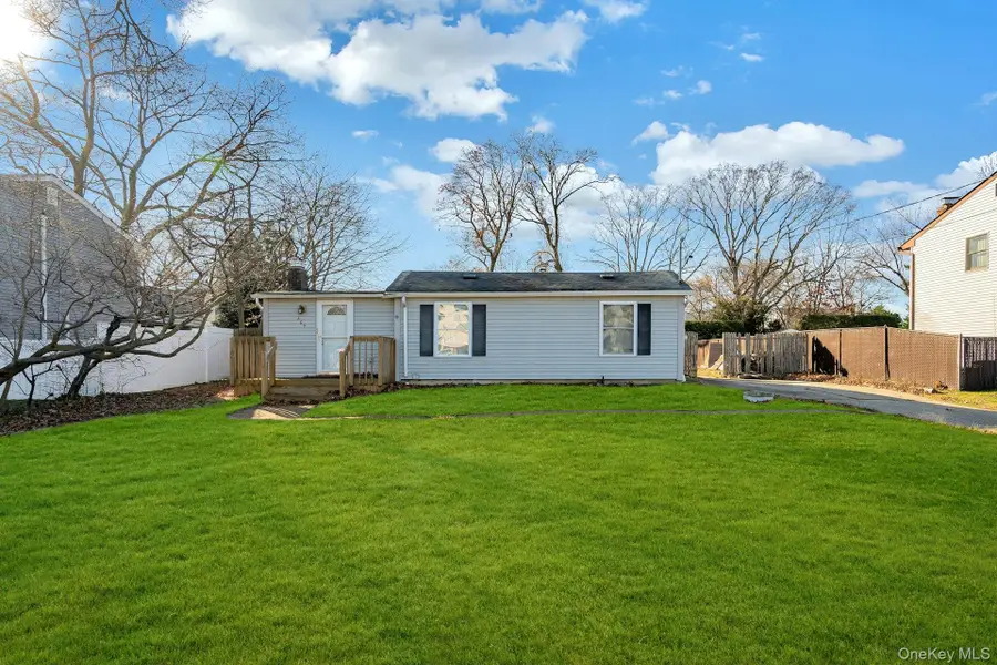 669 East Drive, Lindenhurst, NY 11757 - Image #2