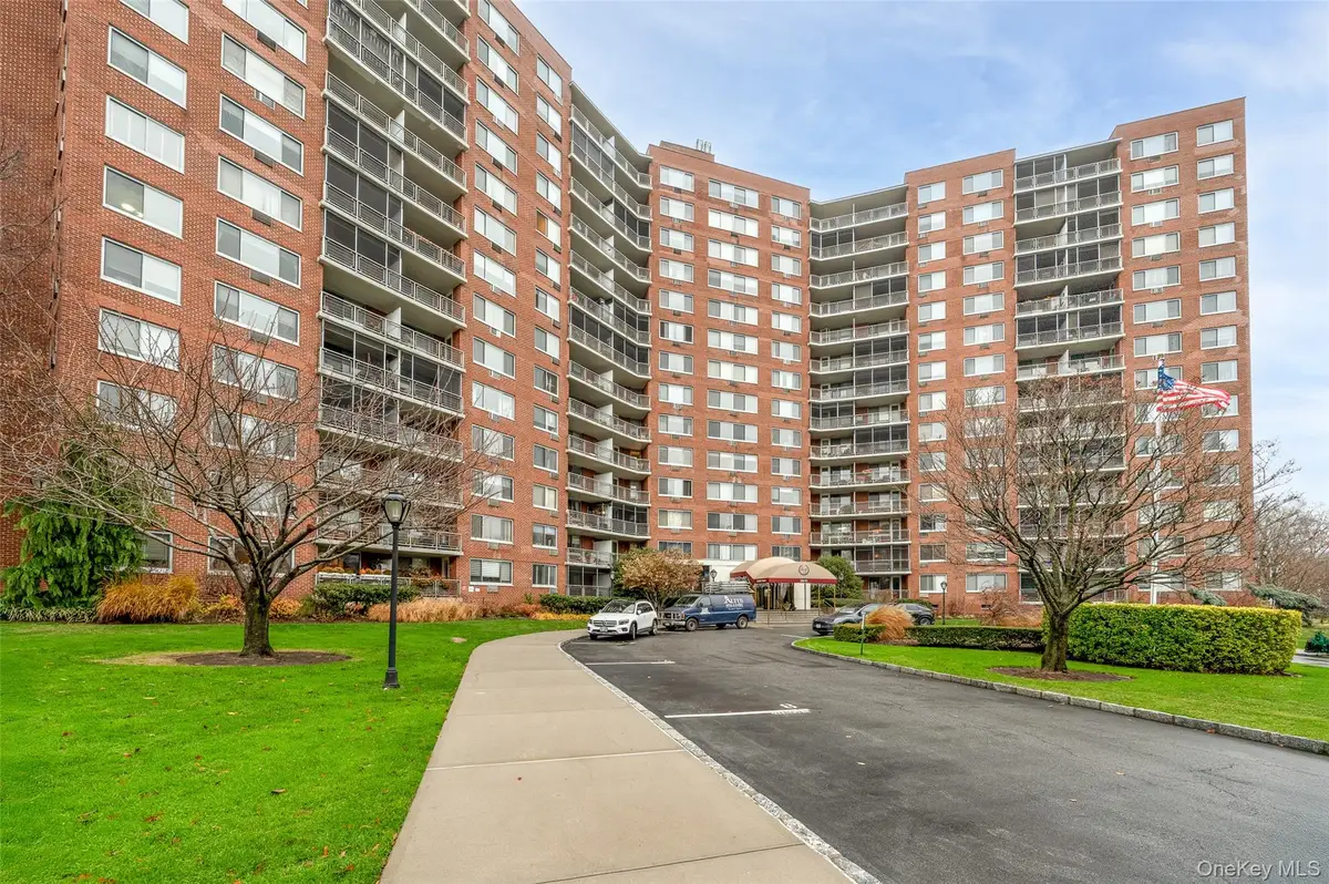 220-55 46 Avenue #5R, Bayside, NY 11362 - Image #1