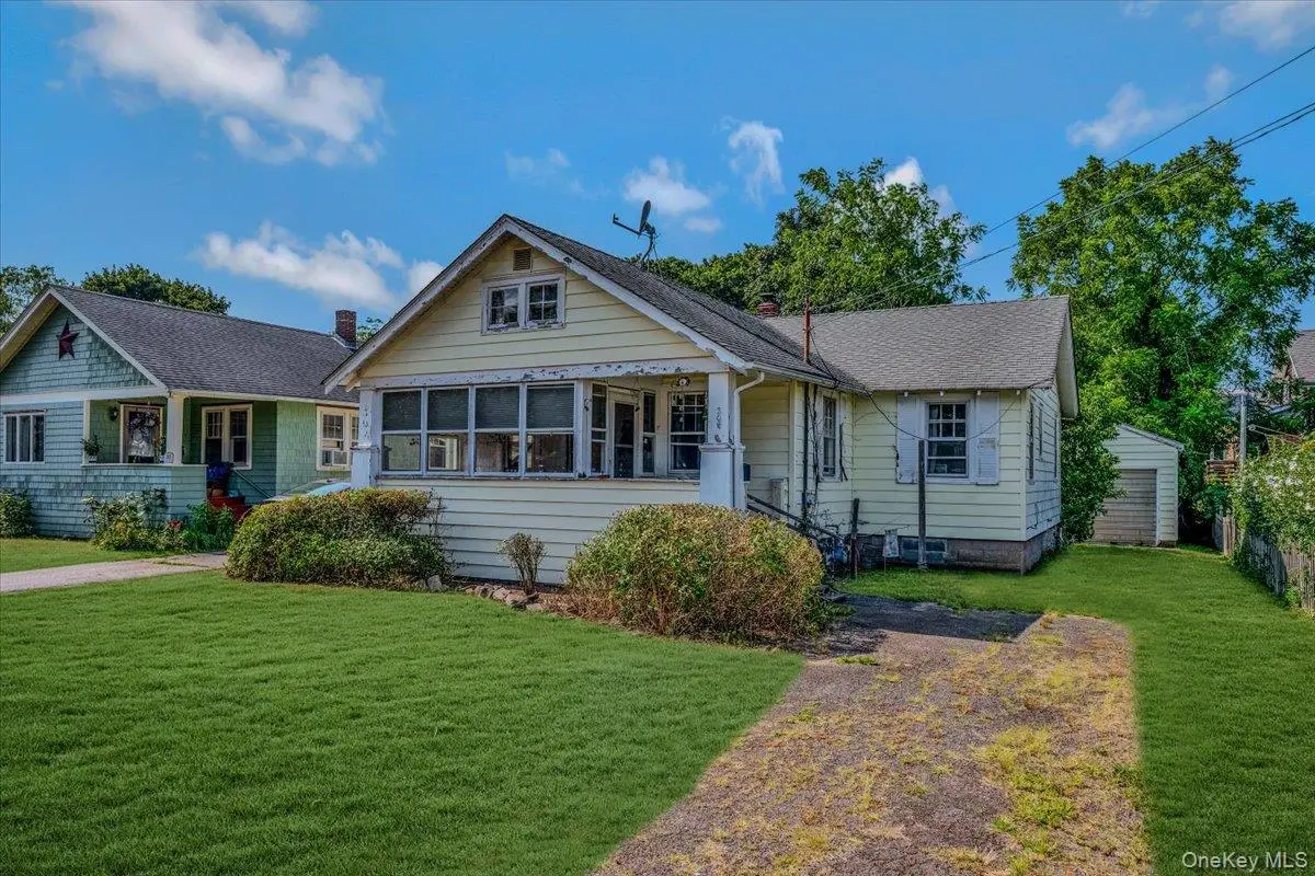 208 aka 685 Knapp Place, Greenport, NY 11944 - Image #1