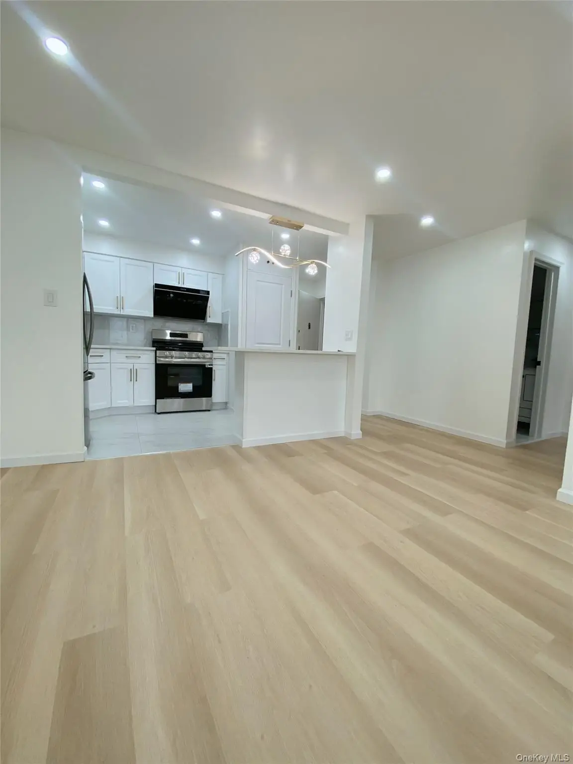 144-23 Barclay Avenue #6B, Flushing, NY 11355 - Image #1