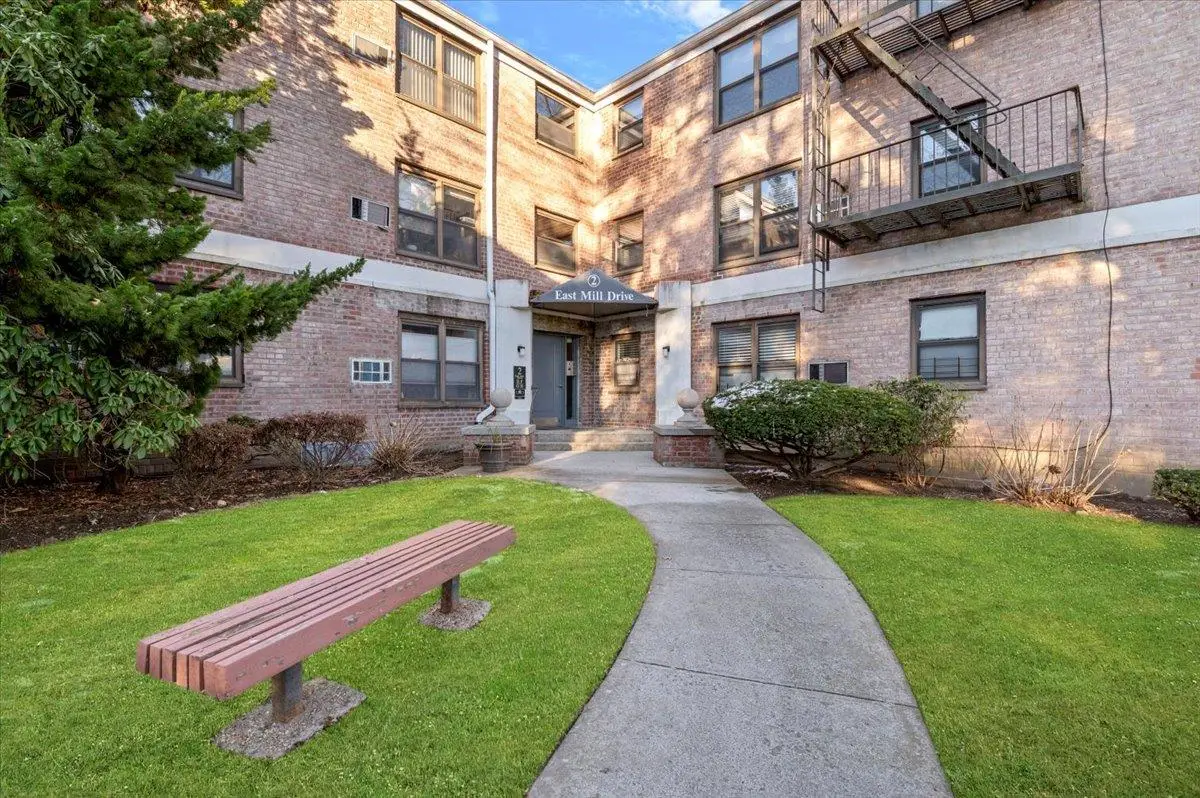 2 E Mill Drive #Apt 2H, Great Neck, NY 11021 - Image #1