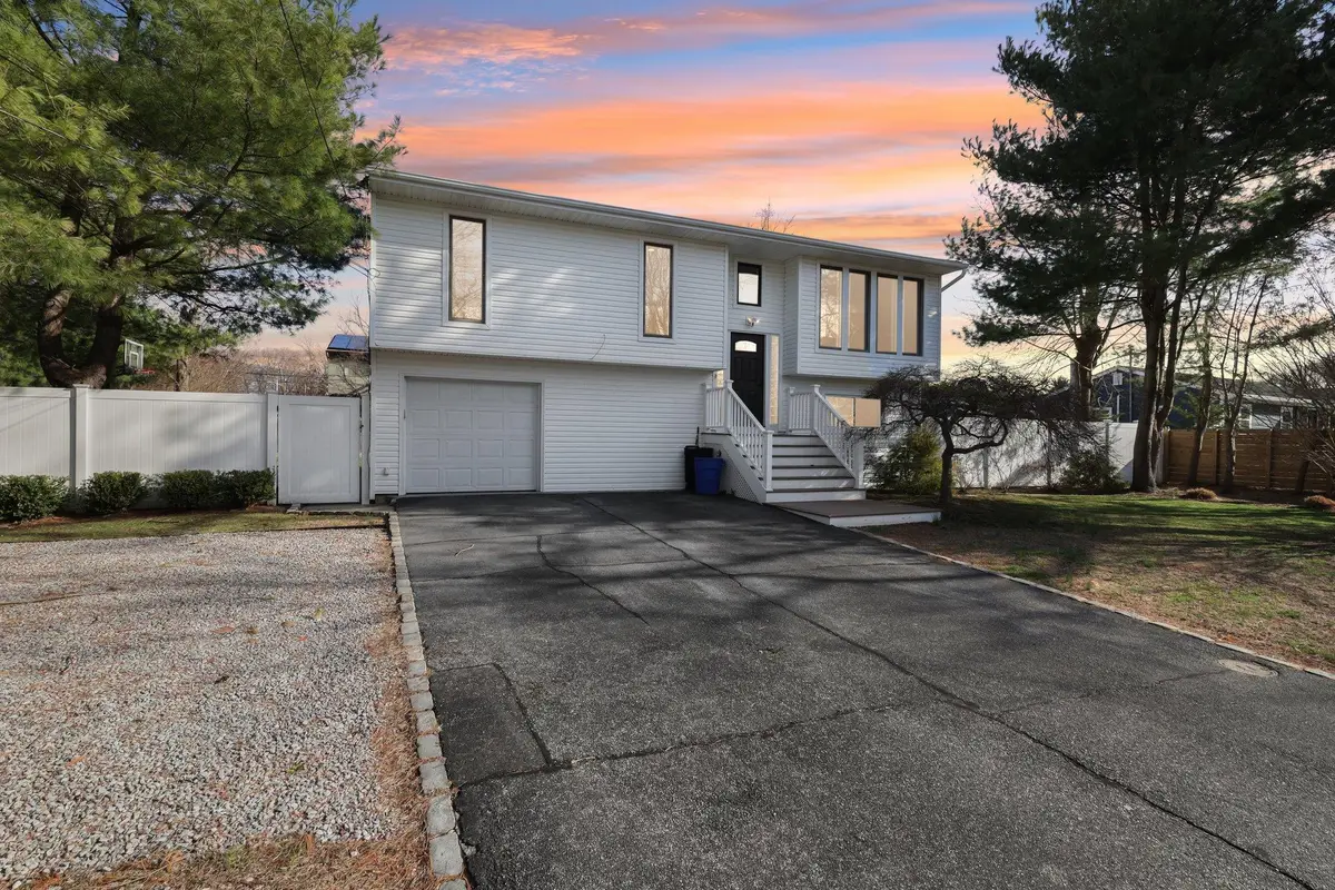 11 Dehan Street, Smithtown, NY 11787 - Image #1