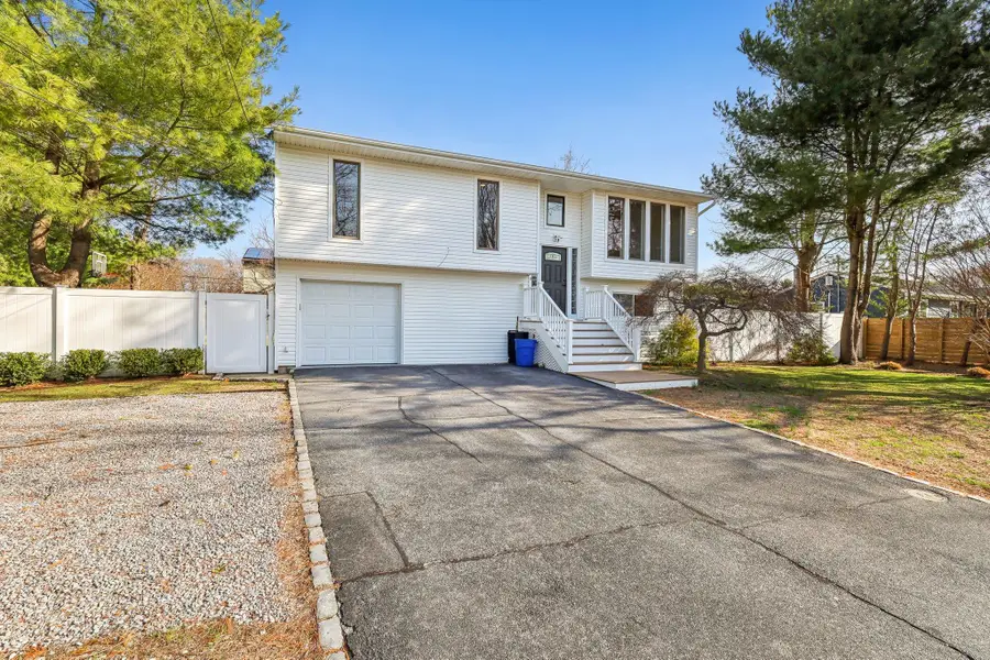 11 Dehan Street, Smithtown, NY 11787 - Image #3