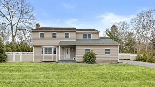 39 Sherwood Road, Hampton Bays, NY 11946