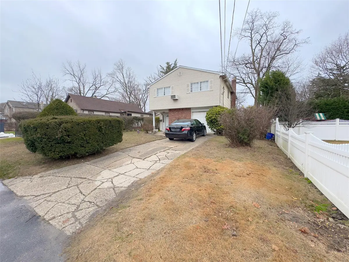 11 Willow Street, Wheatley Heights, NY 11798 - Image #1