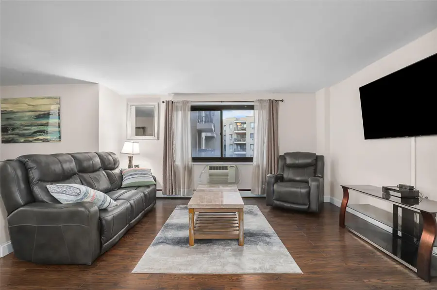 100 E Hartsdale Avenue #5AE, Hartsdale, NY 10530 - Image #2