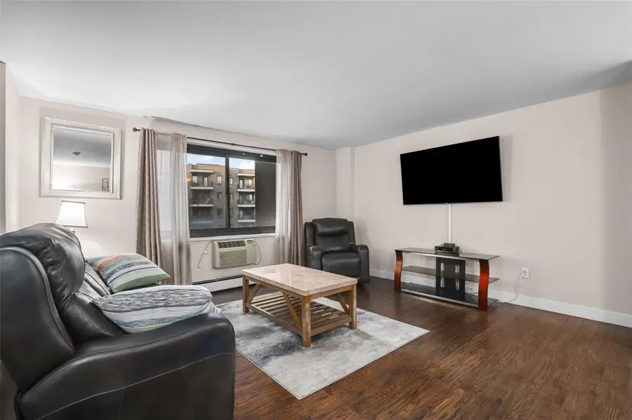 100 E Hartsdale Avenue #5AE, Hartsdale, NY 10530 - Image #3