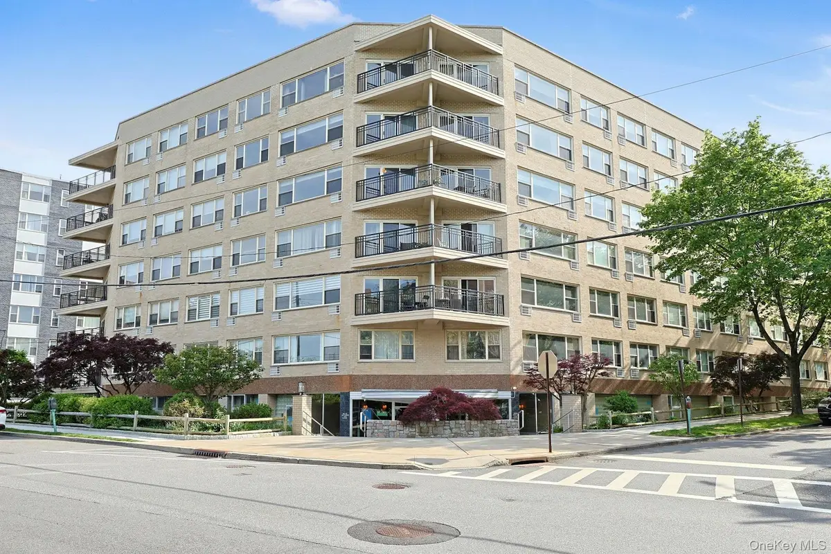 12 Old Mamaroneck Road #7k, White Plains, NY 10605 - Image #1