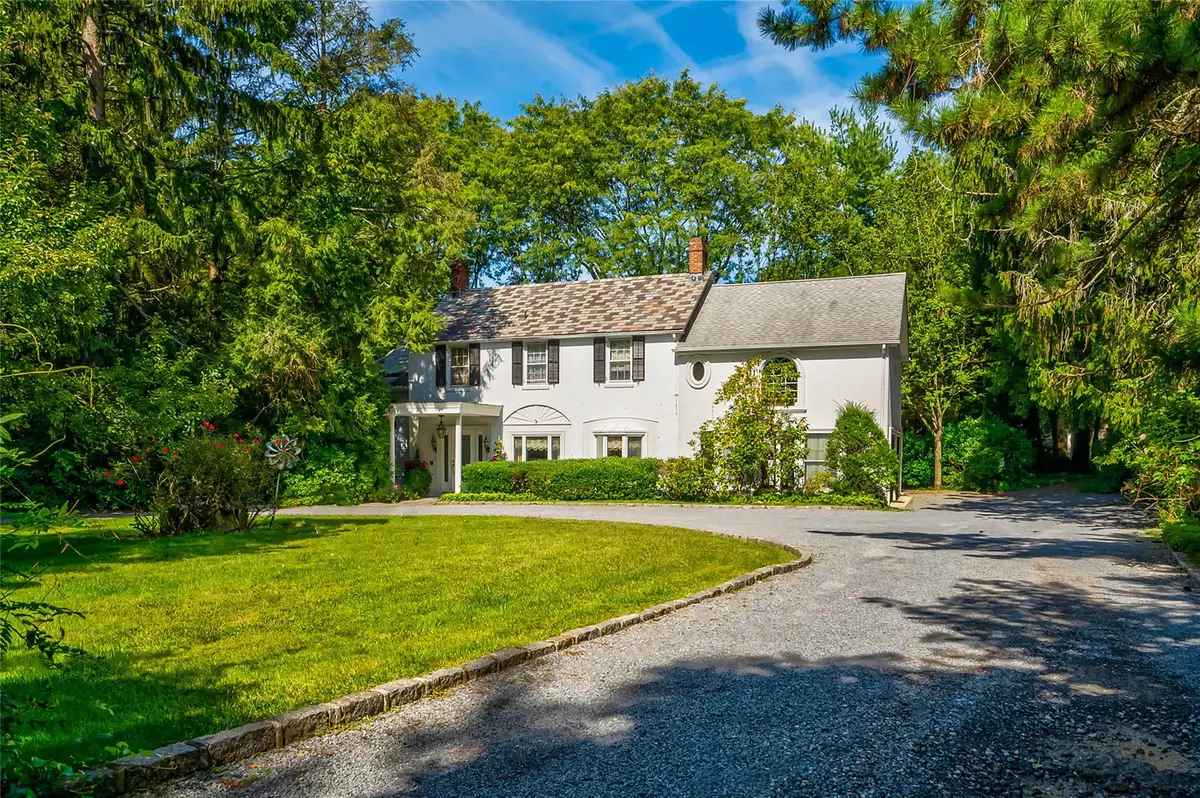 10 Hemlock Court, Laurel Hollow, NY 11771 - Image #1