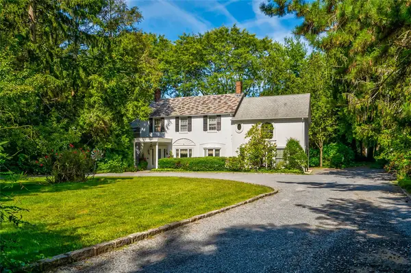 10 Hemlock Court, Laurel Hollow, NY 11771