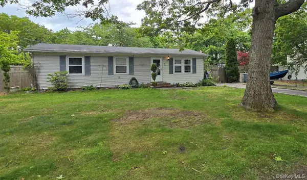 16 Sagewood Drive, Shirley, NY 11967