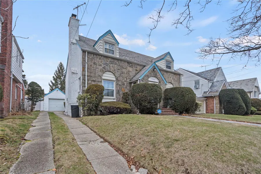 17907 Murdock Avenue, Addisleigh Park, NY 11434 - Image #2