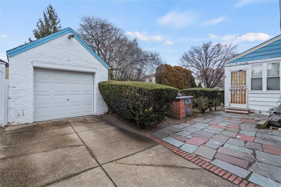 17907 Murdock Avenue, Addisleigh Park, NY 11434 - Image #3