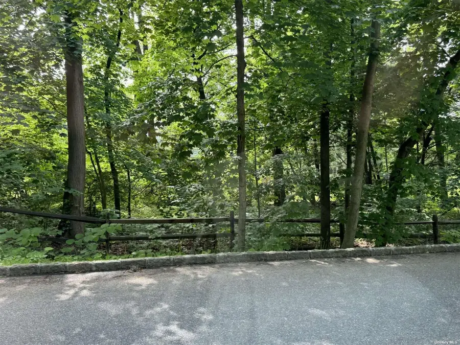 88 Hamptworth Road, Great Neck, NY 11024 - Image #2