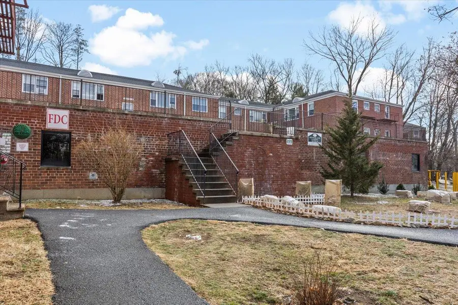 205 W Post Road #1L, White Plains, NY 10606 - Image #3