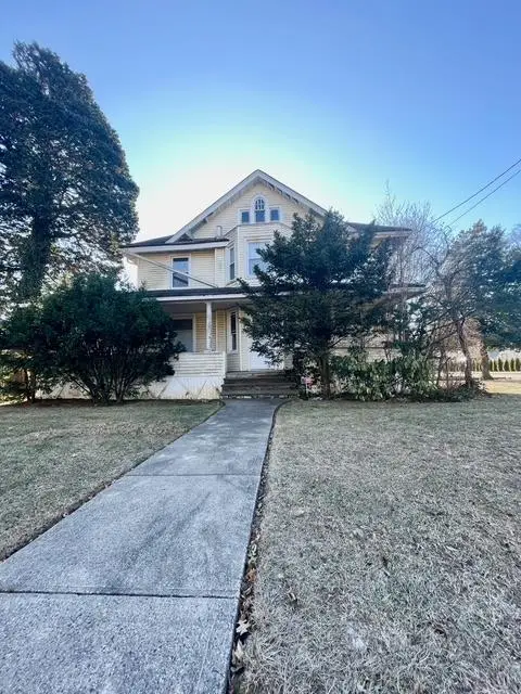 142 Willow Street, Roslyn Heights, NY 11577 - Image #1