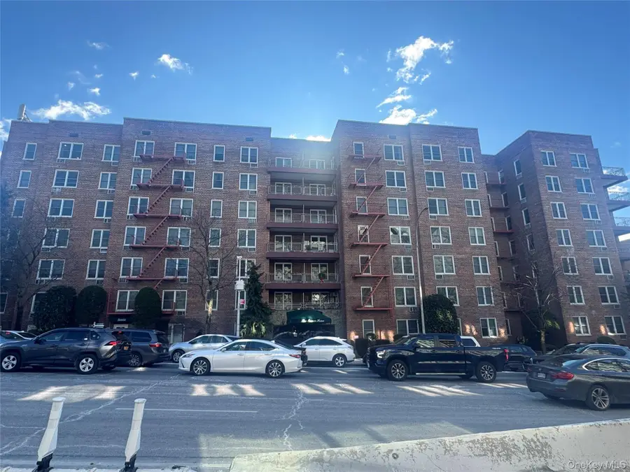241-20 Northern Blvd #6H, Douglaston, NY 11363 - Image #2