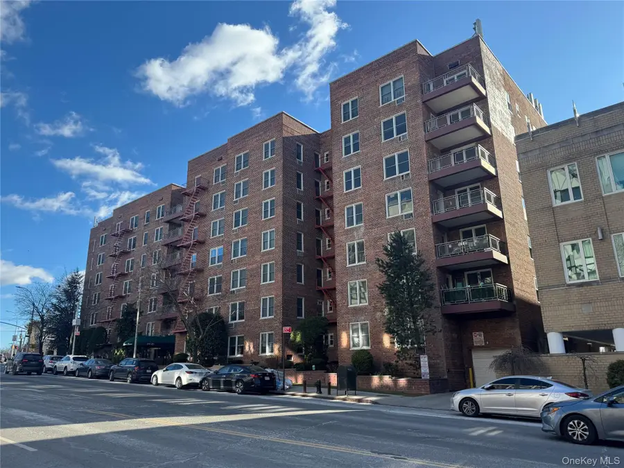 241-20 Northern Blvd #6H, Douglaston, NY 11363 - Image #3