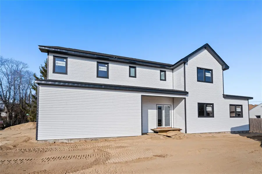 825 Weber Avenue, West Babylon, NY 11704 - Image #3