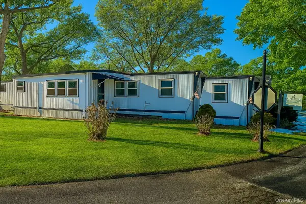 37 Hubbard Avenue #85, Riverhead, NY 11901