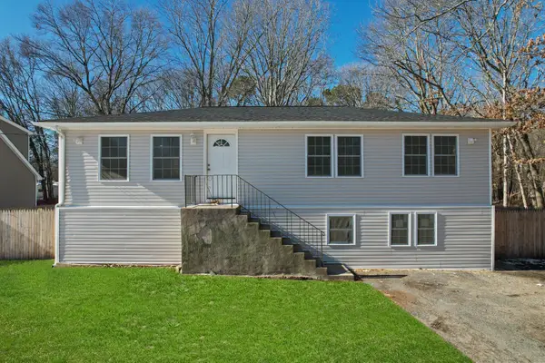 18 Fife Drive, Coram, NY 11727