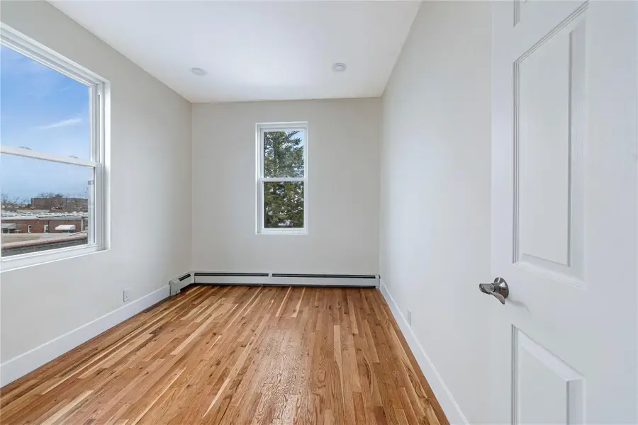 2547 Radcliff Avenue, Bronx, NY 10469 - Image #3