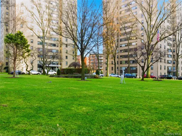 4 Fordham Hill Oval #8G, Bronx, NY 10468