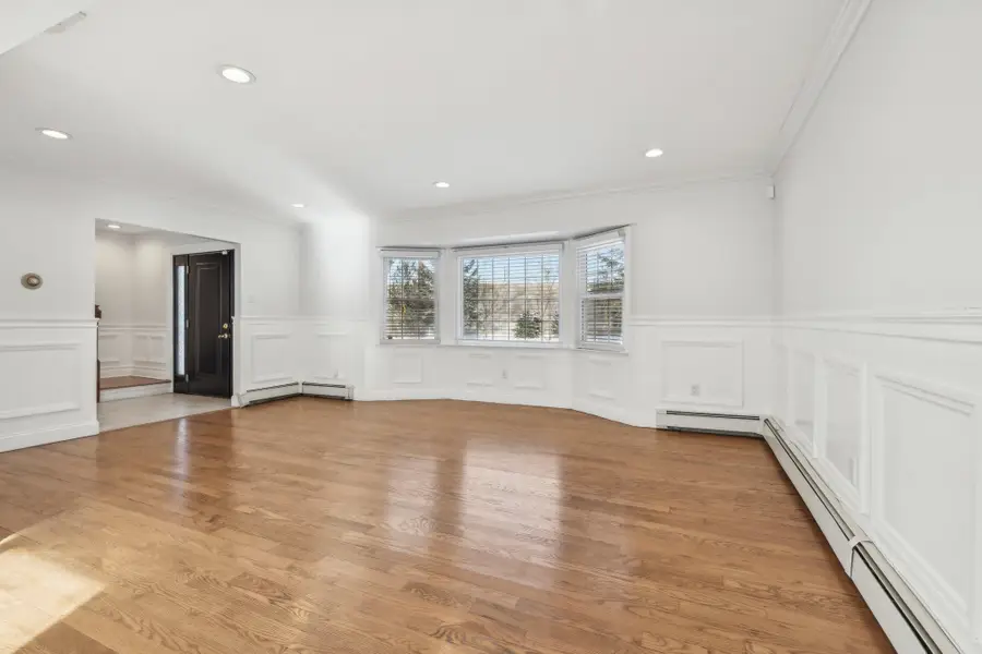 4 Main Avenue, Garden City, NY 11530 - Image #3