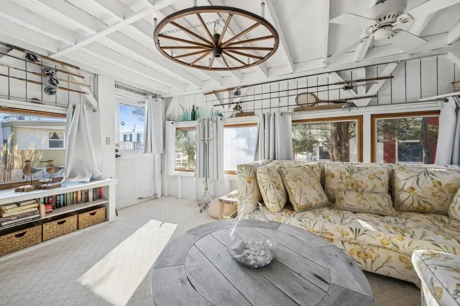 53 Crassen Boulevard #Park Ave unit 3, Amagansett, NY 11930 - Image #2