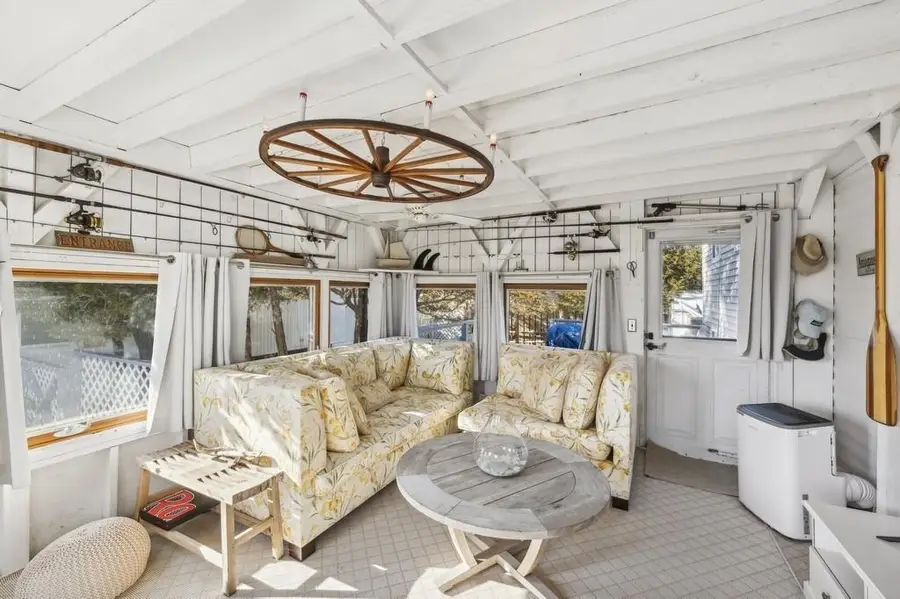 53 Crassen Boulevard #Park Ave unit 3, Amagansett, NY 11930 - Image #3