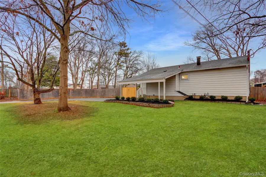 21 Chimney Lane, Bay Shore, NY 11706 - Image #3